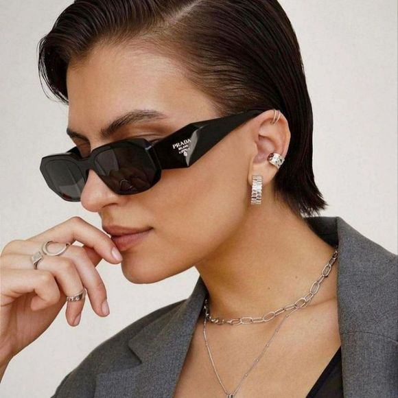 Prada PR17WS 1AB5S0 Sunglasses Black Gray Rectangle Unisex - Picture 2 of 13